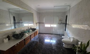 VENTA CASA LA MARTINA LUJAN SIN EXPENSA