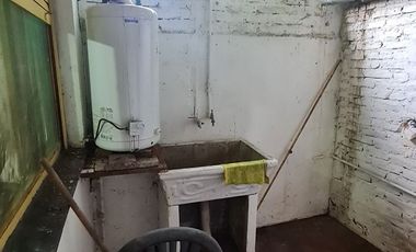 DEPARTAMENTO TIPO CASA PLANTA BAJA DOS AMBIENTES INTERNO CON JARDIN  SIN EXPENSAS.