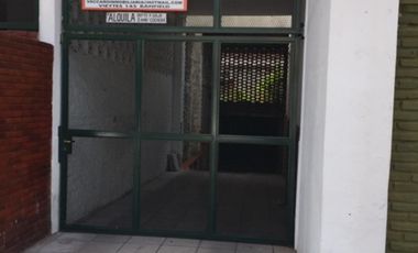 COCHERA CUBIERTA EN BANFIELD.