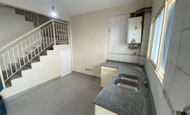 Venta Tablada Duplex al frente 3 ambientes con cochera y patio