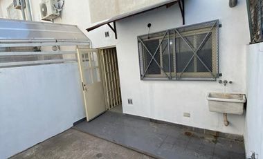 Venta Tablada Duplex al frente 3 ambientes con cochera y patio