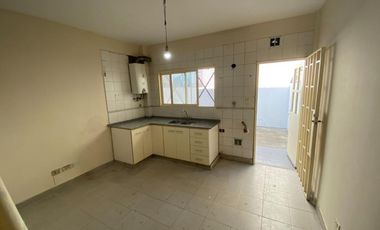 Venta Tablada Duplex al frente 3 ambientes con cochera y patio