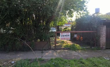 LOTE con CASA sobre calle BOURDET - SUPERFICIE 10 X 32 - 70mts2 cubiertos - Asfalto -