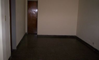 Alquiler dpto tipo casa Temperley $320.000 sin expensas. San Blas 800.Para 1 ó 2 personas