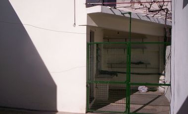 Alquiler dpto tipo casa Temperley $320.000 sin expensas. San Blas 800.Para 1 ó 2 personas