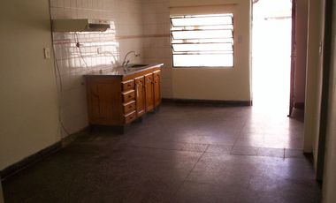 Alquiler dpto tipo casa Temperley $320.000 sin expensas. San Blas 800.Para 1 ó 2 personas