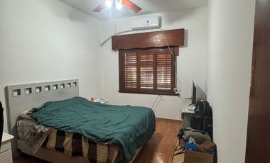 Venta Chalet 4 Ambientes con Jardín en Banfield.