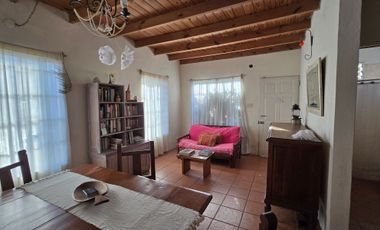 Vivienda Multifamiliar, Chalet, Casa En Dos Plantas, Patio, Lavadero,Excelente Estado, Buena Ubicacion