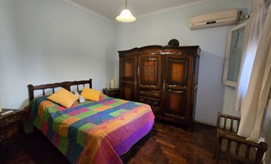 Vivienda Multifamiliar, Chalet, Casa En Dos Plantas, Patio, Lavadero,Excelente Estado, Buena Ubicacion