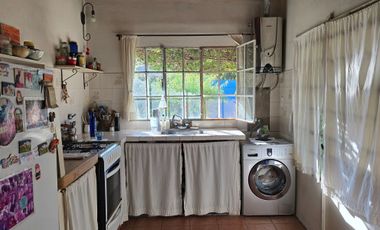 Vivienda Multifamiliar, Chalet, Casa En Dos Plantas, Patio, Lavadero,Excelente Estado, Buena Ubicacion