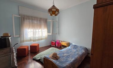 Vivienda Multifamiliar, Chalet, Casa En Dos Plantas, Patio, Lavadero,Excelente Estado, Buena Ubicacion