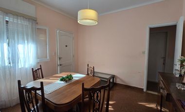 Vivienda Multifamiliar, Chalet, Casa En Dos Plantas, Patio, Lavadero,Excelente Estado, Buena Ubicacion