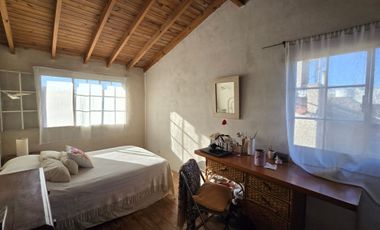 Vivienda Multifamiliar, Chalet, Casa En Dos Plantas, Patio, Lavadero,Excelente Estado, Buena Ubicacion