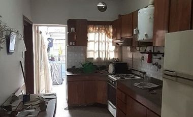 EXCELENTE CHALET COLONIAL DE 5 AMBIENTES