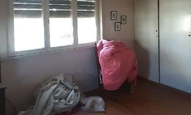 EXCELENTE CHALET COLONIAL DE 5 AMBIENTES