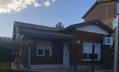 EXCELENTE CHALET COLONIAL DE 5 AMBIENTES