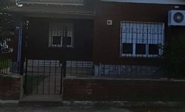 EXCELENTE CHALET COLONIAL DE 5 AMBIENTES