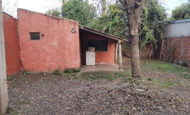 EXCELENTE PROPIEDAD CASA DE TRES AMBIENTES MAS DEPARTAMENTO DE DOSAMBENTES MEDIDAS DEL TERRENO 10 X 38
