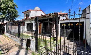 VENTA CASA 3 AMBIENTES MORON PERMUTA