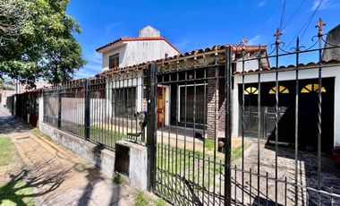 VENTA CASA 3 AMBIENTES MORON PERMUTA