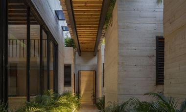 Casa de tres habitaciones en Country Club de Yucatán con vista al campo de golf