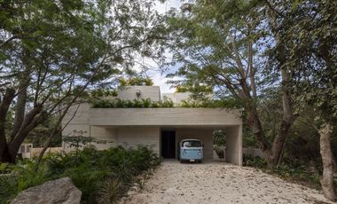 Casa de tres habitaciones en Country Club de Yucatán con vista al campo de golf