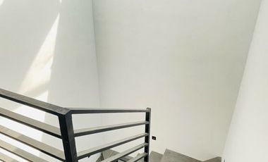 Casa nueva en venta en Loma Dorada (Rentada)