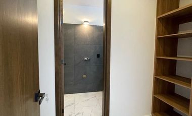 Casa nueva en venta en Loma Dorada (Rentada)