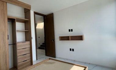 Casa nueva en venta en Loma Dorada (Rentada)