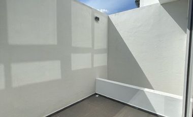 Casa nueva en venta en Loma Dorada (Rentada)