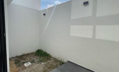 Casa nueva en venta en Loma Dorada (Rentada)