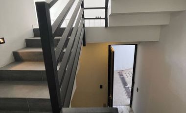 Casa nueva en venta en Loma Dorada (Rentada)