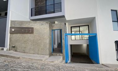 Casa nueva en venta en Loma Dorada (Rentada)