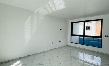 Casa nueva en venta en Loma Dorada (Rentada)