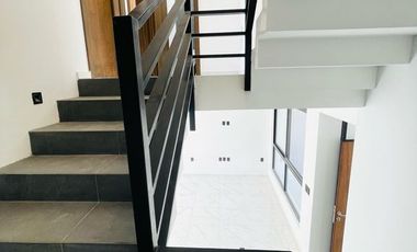 Casa nueva en venta en Loma Dorada (Rentada)