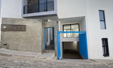 Casa nueva en venta en Loma Dorada (Rentada)