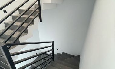 Casa nueva en venta en Loma Dorada (Rentada)