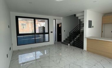 Casa nueva en venta en Loma Dorada (Rentada)