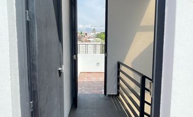 Casa nueva en venta en Loma Dorada (Rentada)