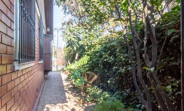 Oportunidad - Se vende casa muy cerca del metro Trinidad. Esquina Avenida Trinidad / Perú