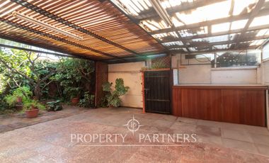 Oportunidad - Se vende casa muy cerca del metro Trinidad. Esquina Avenida Trinidad / Perú