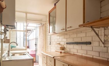 Oportunidad - Se vende casa muy cerca del metro Trinidad. Esquina Avenida Trinidad / Perú