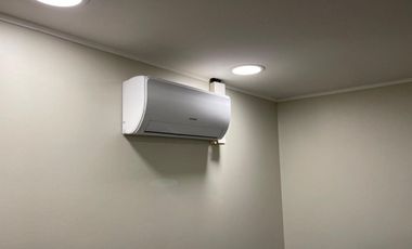 En venta céntrico edificio de tres pisos.