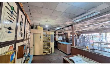 SE VENDE LOCAL COMERCIAL (FERRETERIA)