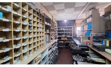 SE VENDE LOCAL COMERCIAL (FERRETERIA)