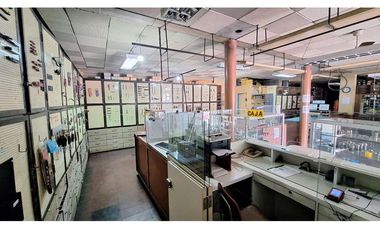 SE VENDE LOCAL COMERCIAL (FERRETERIA)