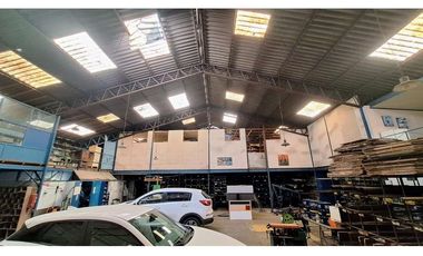 SE VENDE LOCAL COMERCIAL (FERRETERIA)