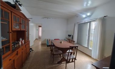 VENTA/PERMUTA - Casa 2 dormitorios - Villa Gobernador Gálvez.