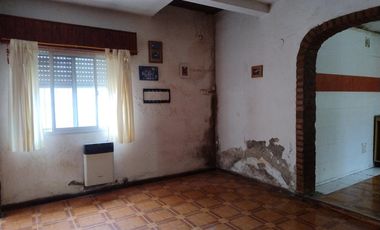 VENTA/PERMUTA - Casa 2 dormitorios - Villa Gobernador Gálvez.