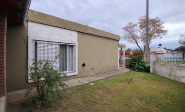 VENTA/PERMUTA - Casa 2 dormitorios - Villa Gobernador Gálvez.
